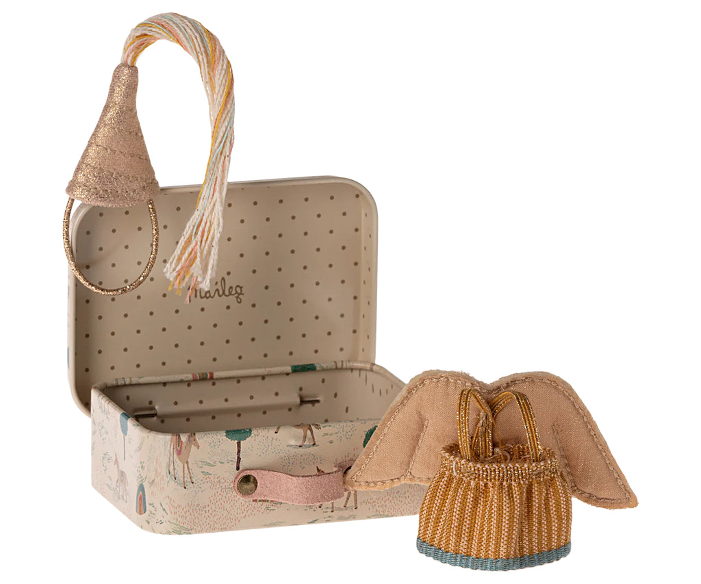 Fairy Clothes in Suitcase, Little Sister Mouse