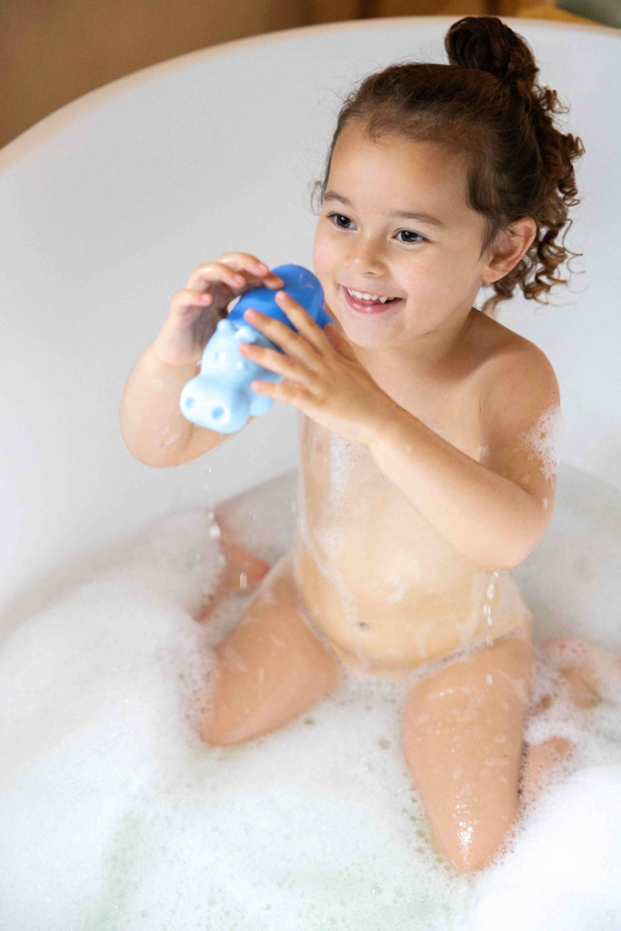 Quut Squeezi - Squish, squash bath time fun made easy!